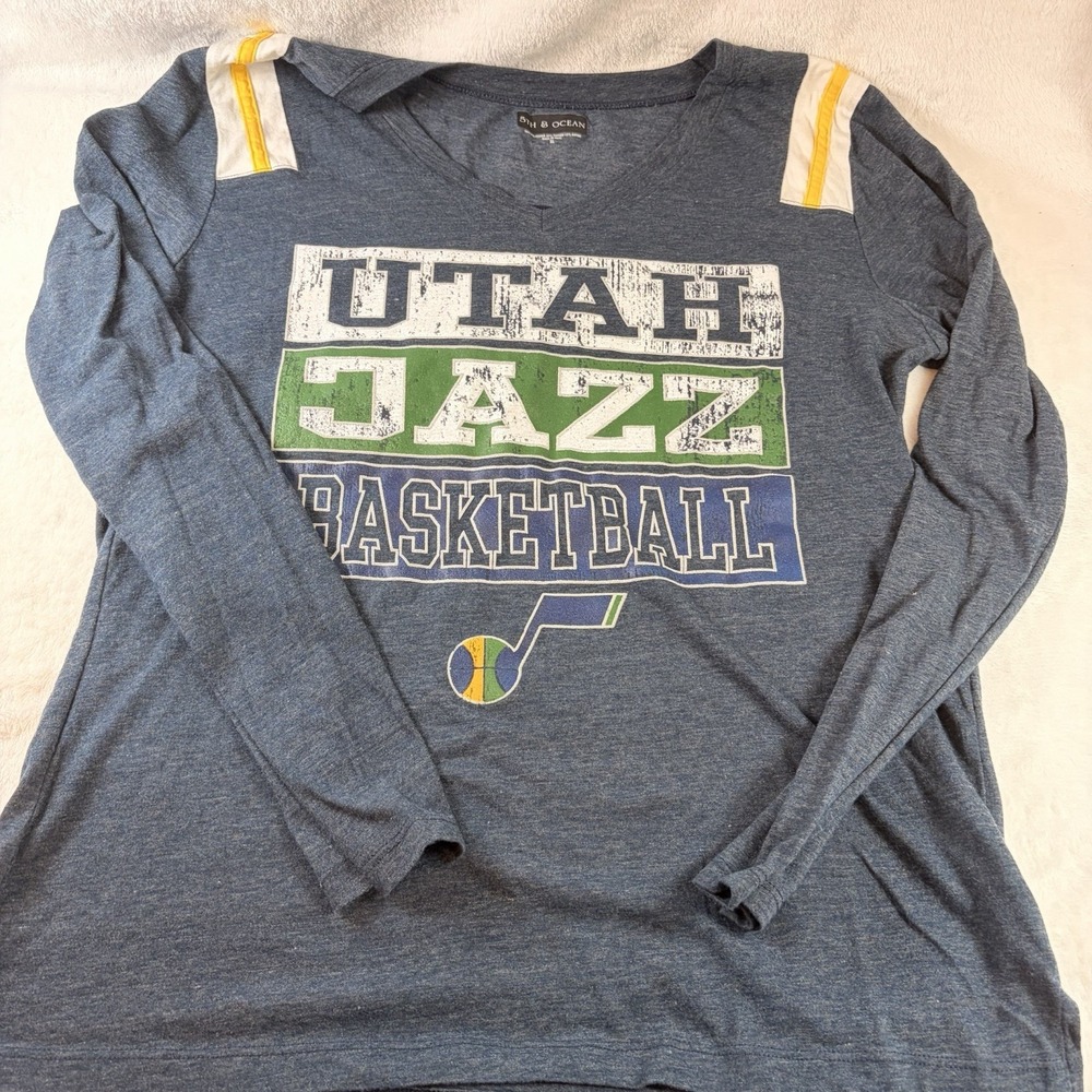 5th & Ocean New Era Utah Jazz Women's XL Long Sleeve V-Neck Shirt XL Distressed